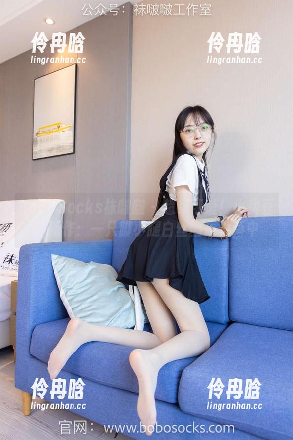 BoBoSocks袜啵啵-小甜豆 BoBoSocks袜啵啵 - 超级可爱!小甜豆的新作:一只脚小腿白丝图集更新中
