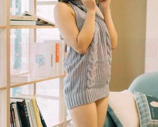 GIRLT果团网 – 探秘周晓唯：她的纯白免费图集，清新却暗藏玄机