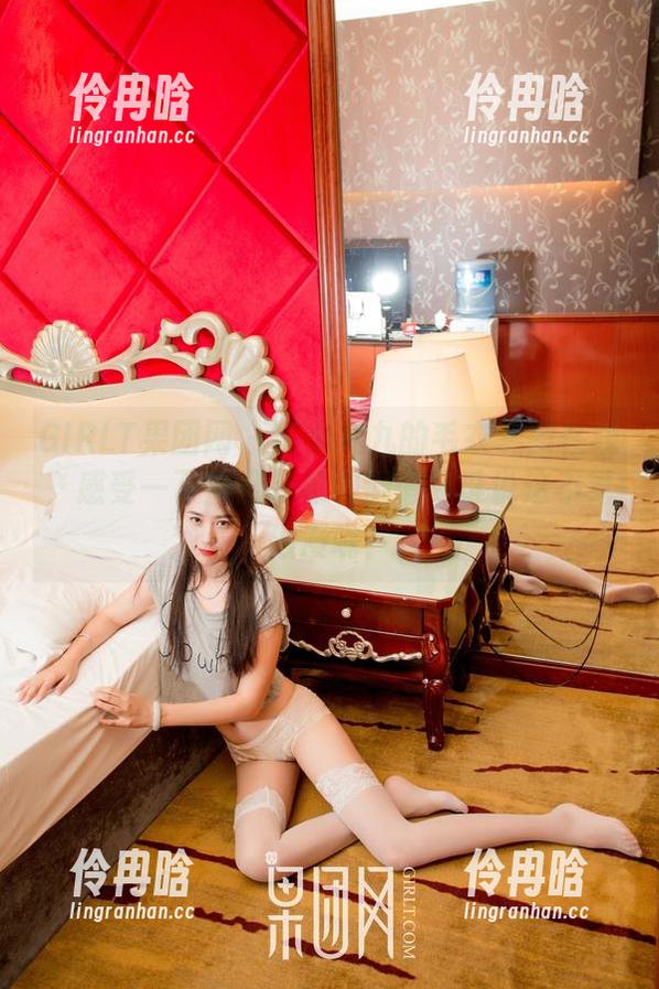 GIRLT果团网 - 在小九九的毛衣美图在线，感受一下那份轻松和慵懒，谁说这不算浪漫呢？
