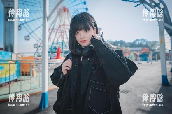 别告诉我只我一个人被Jenny(정제니)的白色松紧图包迷住了！这颜值简直没话说。