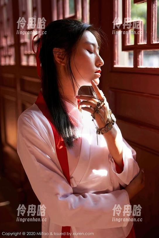 MiiTao蜜桃社-琳琳ailin MiiTao蜜桃社 - 夏天与琳琳ailin的约会:写真与私拍的奇妙交织