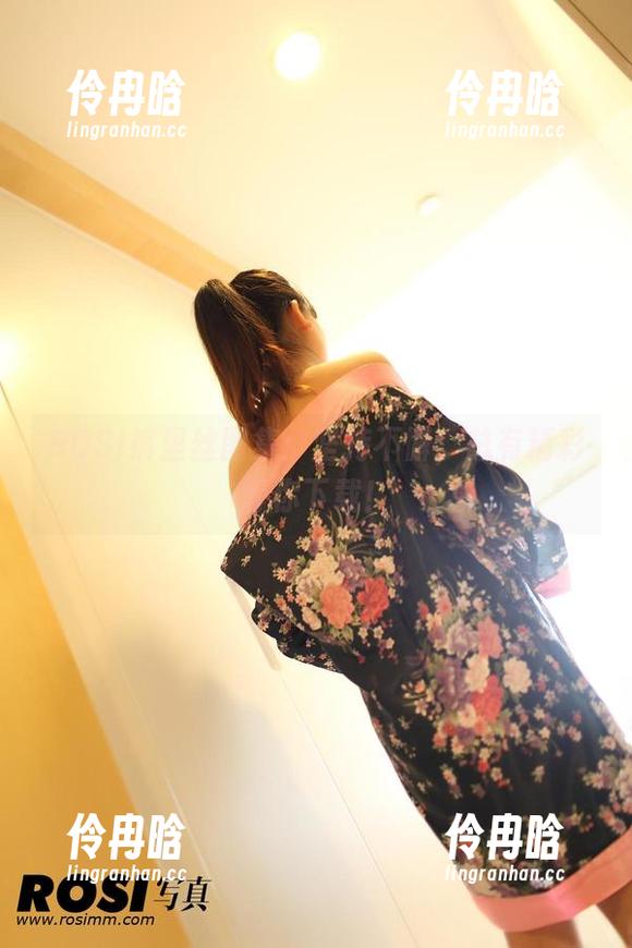 ROSI写真 ROSI裤里丝图集:坚持不懈,总有精彩等你下载!