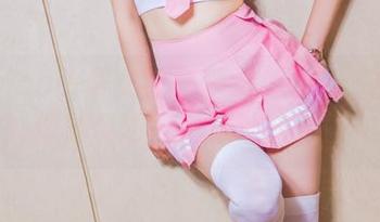 TouTiao头条女神 – 梦心玥泳衣：合集中的泳池梦想，真是让人色盲！