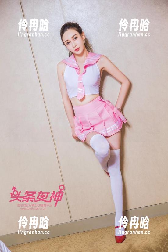 TouTiao头条女神-梦心玥 TouTiao头条女神 - 梦心玥泳衣:合集中的泳池梦想,真是让人色盲!