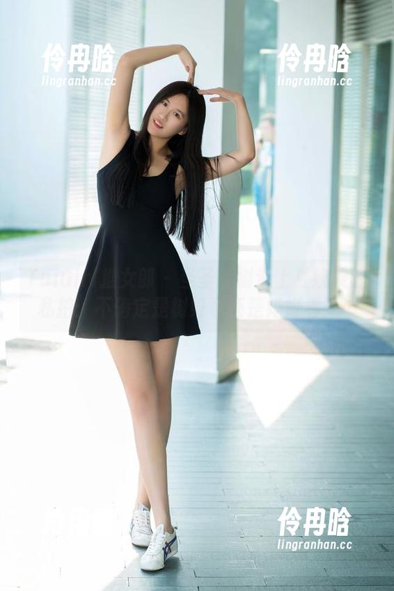 TuiGirl推女郎-夏婉婉 TuiGirl推女郎 - 当圣诞树遇上夏婉婉的私拍:不确定是树好看还是她好看……