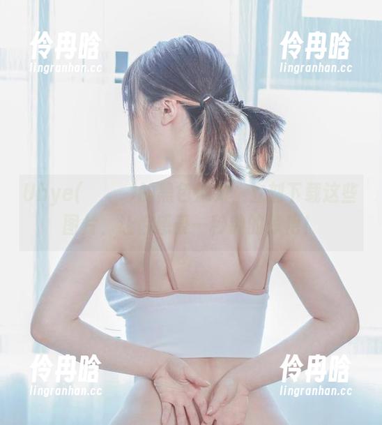 Uhye(이유혜)的黑色魅力，立刻下载这些图片，让你感受一秒钟的惊艳！