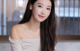 Xiuren秀人网 – 跟着周慕汐baby的套装合集去冒险，这个视角真的太迷人了！