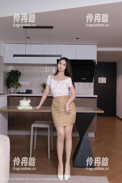 Xiuren秀人网-孟狐狸FoxYini Xiuren秀人网 - 福利来啦!孟狐狸FoxYini的职业装作品让你心动不已!