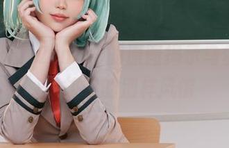 壁纸更新！ZinieQ的原图揭示乌尔里希·冯·胡滕的别样风情