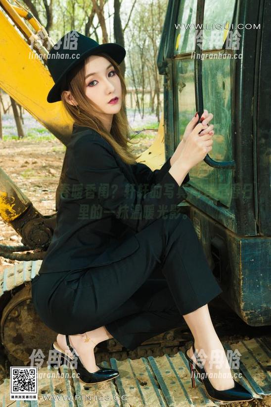丽柜-轩轩 丽柜 - 春暖香闺?轩轩的写真简直是春日里的一抹温暖光影。