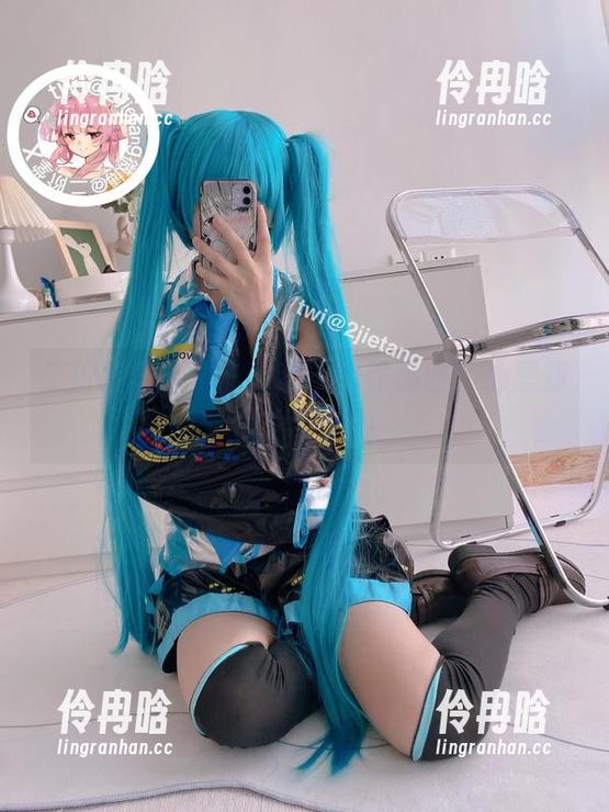二阶堂宅绘子 二阶堂宅绘子职业装:看作品时,心思却飘到了别处