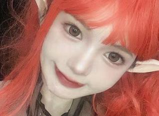 倦倦喵自拍，仿佛在和我说：‘这壁纸你值得拥有’