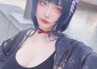 我在看啾小妍的美腿图片，好像腿有它的主权？