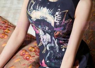 头条女神 – 尹菲与她的丝袜，原图和图册里的隐秘角落
