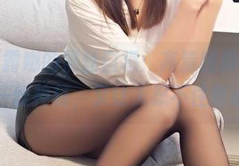 小女巫露娜的黑丝自摄：高清图册，时刻透着一丝神秘，又让人忍不住继续看。
