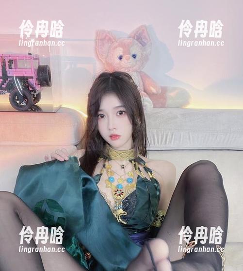 小小奶瓶儿 最新“小小奶瓶儿”照曝光,牛仔裤和个性的完美融合。