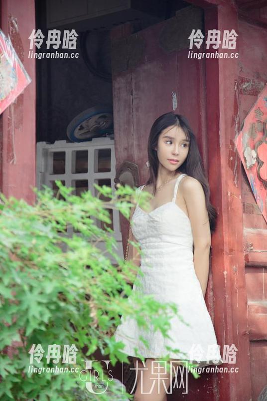 尤果网 - 糖果轻松玩转校服图集，女孩子的梦想不应该只是在纸上，分享一些日常小确幸！
