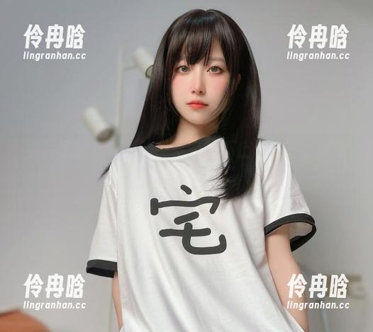 布丁大法 照片里的布丁大法,镂空的不止是衣服,还有你的心哦