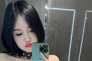 微密圈 – 在张鑫baby红色灯下，一件比基尼足以引发无限联想！原图还原真实美！
