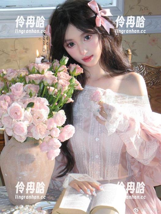 怡子yiii又来了！这次的死库水原图提醒我下水真是个诱惑。