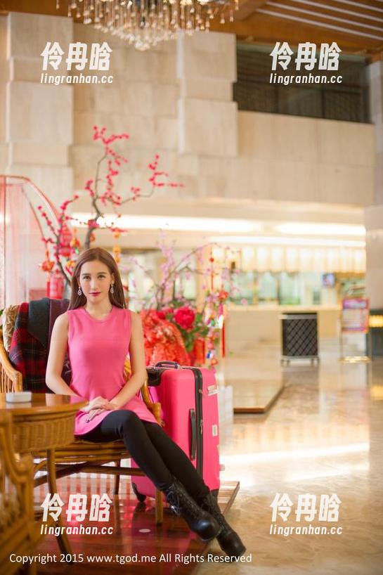 推女神-晓艾fafa 推女神 - 如果晓艾fafa的礼服是个字,那一定是‘哇!’——看看这些图片,快有点小心脏承受不住!
