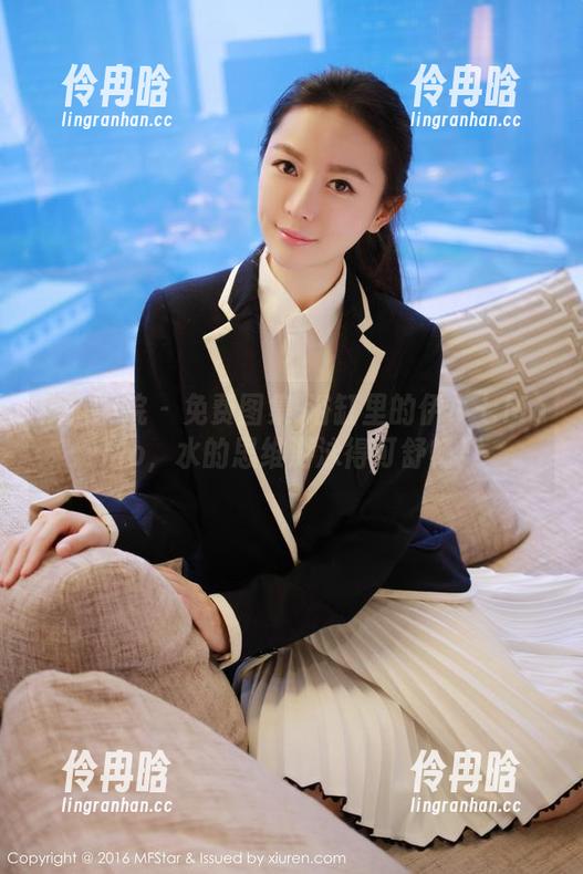 模范学院-伊小七MoMo 模范学院 - 免费图集-浴缸里的伊小七MoMo,水的思维游泳得可舒畅!