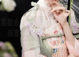 最强冰雪组合：爆机少女喵小吉的套图，连雪都嫉妒她的光彩！
