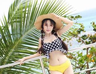 爱蜜社 – 游潇潇的私拍真是太上头，灰丝原图我已经看了五遍！
