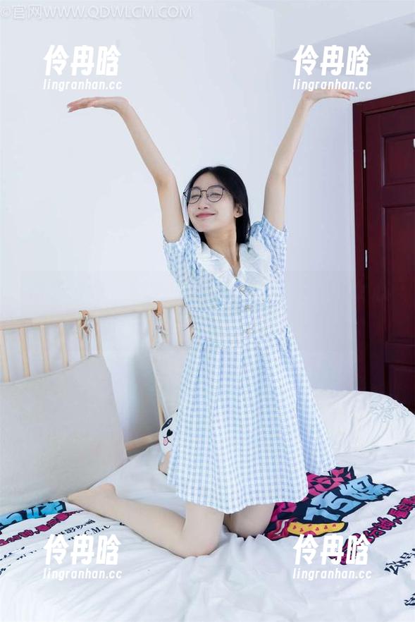 物恋传媒-嘟嘟 物恋传媒 - 嘟嘟的板鞋:图包里的少女心,夹带着一丝不羁的气息。