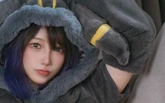 深蓝魅魔在狐洛洛子的原图里，简直是撩人心弦的小妖精！