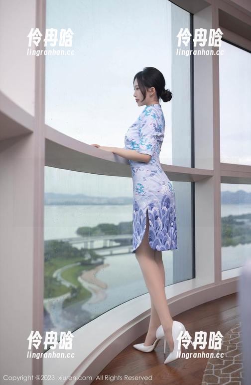 秀人网-K8傲娇萌萌Vivian 秀人网 - 怀着激动的心情,来看K8傲娇萌萌Vivian的裤里丝图集,居然让我想起了夏天的风
