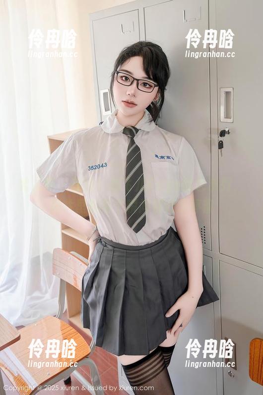 秀人网-刘飞儿Faye 秀人网 - 在线!刘飞儿Faye黑色系列,图片里的每个瞬间都好想停留