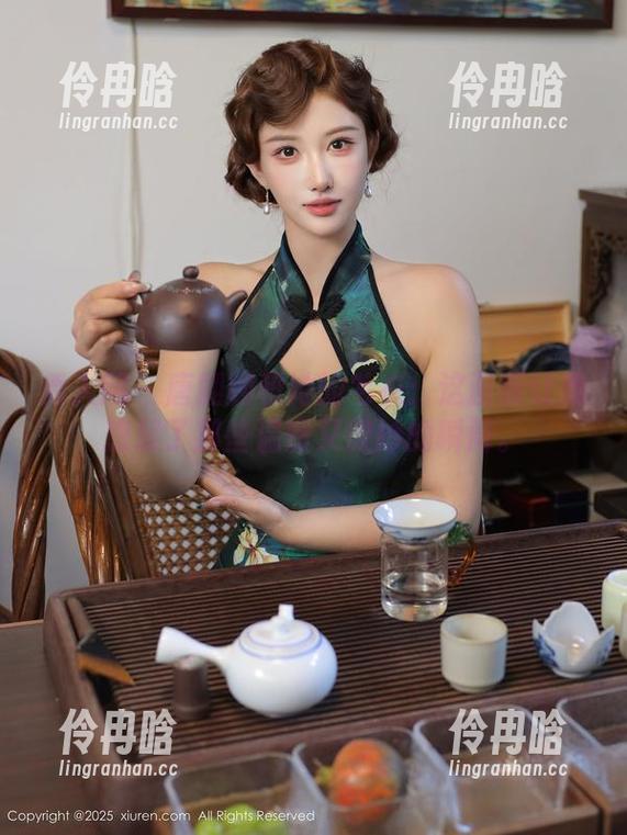秀人网-唐翩翩 秀人网 - 唐翩翩和她的毛衣:这画面让我想起了那些温暖又微妙的瞬间。