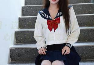 秀人网 – 这就是林文文的套装：美图让我心怦怦直跳，感觉好奇妙。