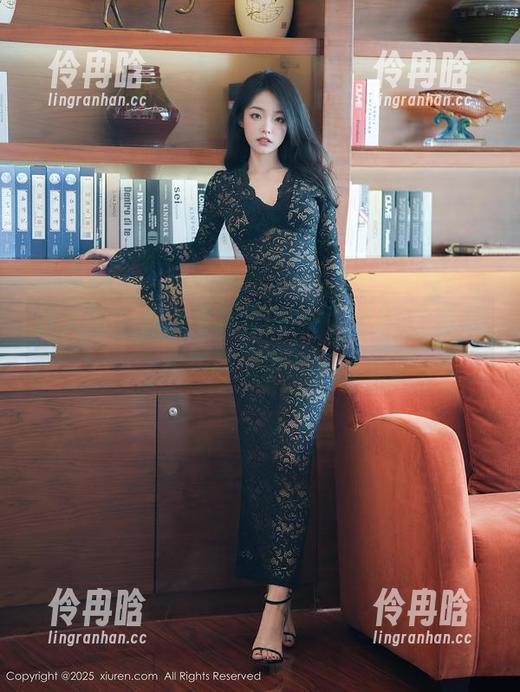 秀人网 - 最新写真里的瑶瑶baby，这职业装真是个心机！