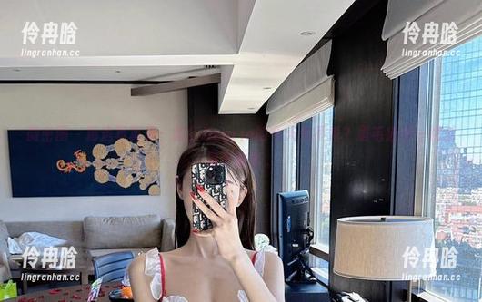 脸红Dearie 微密圈 - 精选写真集:脸红Dearie的今天秀不秀?眉毛随便一挑就是个故事。