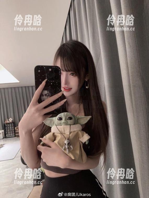 腐团儿Ikaros校服套图，让我在键盘前飘了～资源太有诱惑力。