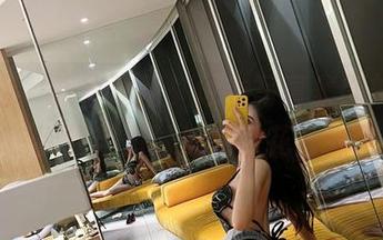 微密圈 – 跟着葛征，泳衣写真集即刻下载！让二次元与游泳池的水花一同飞扬！