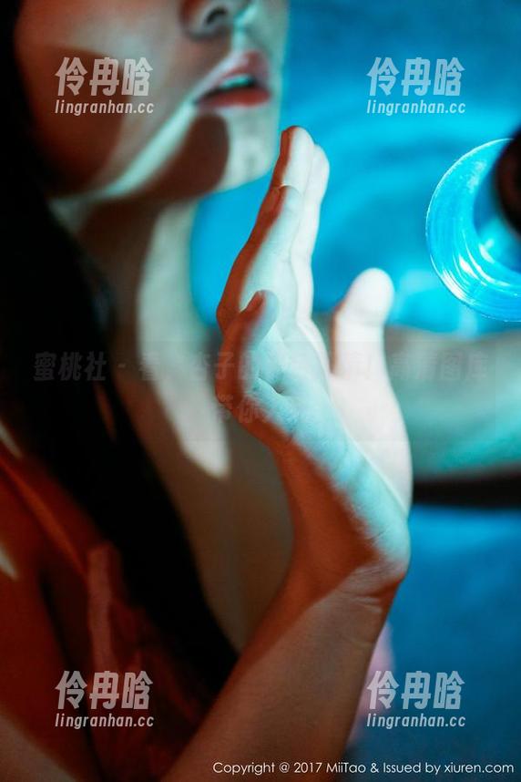 蜜桃社-杏子 蜜桃社 - 看,杏子的黑色风情!高清图库带你入迷