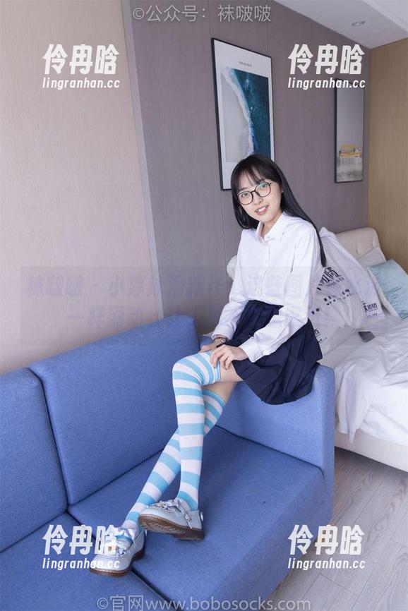 袜啵啵-小淳 袜啵啵 - 小淳泳池新作:这些图片像水波一样涌动,让人忍不住想靠近!