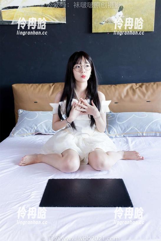 袜啵啵-涵涵 袜啵啵 - 涵涵的OL制服套图,看看这位职场女强人的气场!