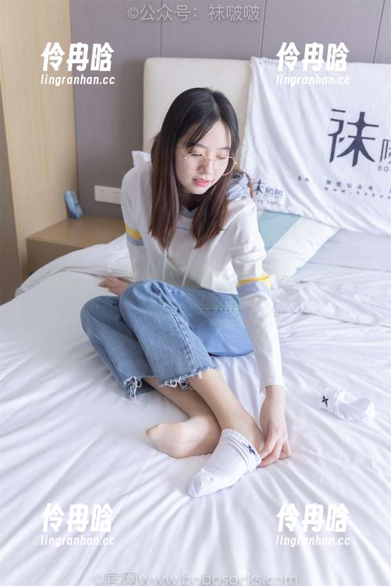 袜啵啵-稚予 袜啵啵 - 白棉袜花絮版:稚予的随性时刻扫一扫合集