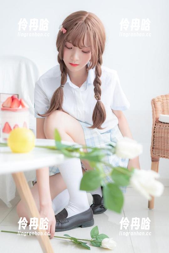 西呱呀呀呀 西呱呀呀呀的JK校服在线合集:保证让你一下子年轻十岁,拍完得趕快喝水!