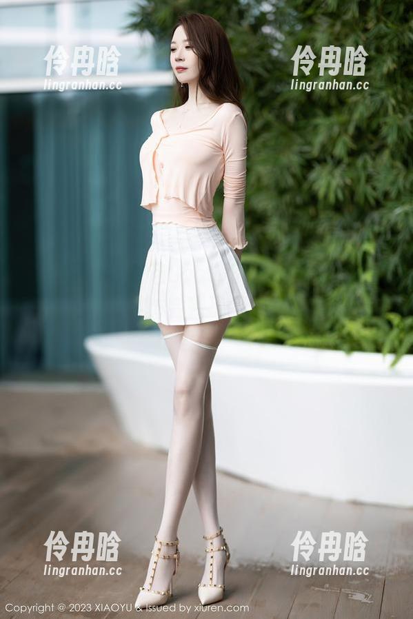 语画界-徐莉芝Booty 语画界 - 徐莉芝Booty的瑜伽作品集上线:下载后仿佛体会到了‘向下狗’的深刻哲学!