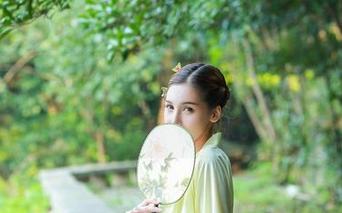 轰趴猫 – 泳池边的曲曲，免费合集让你尝尝泡水的滋味。