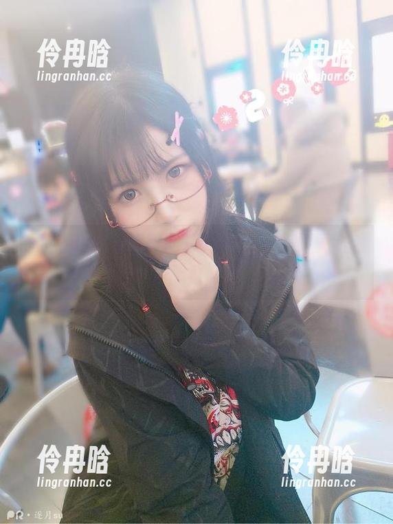 逐月Su 逐月Su少女的原图魔法,一张壁纸竟让我的脸红了!