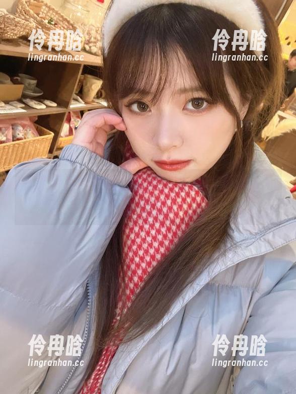 捕捉闪月半的清纯瞬间，最新美图让人心动不已！
