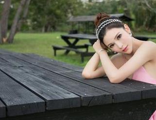 青豆客 – 刘飞儿Faye的兔女郎私房图集，每一张都可爱到心化了，兔耳朵真是绝！