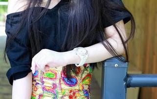 青豆客 – 艾小青请你免费体验：睡衣写真，谁说迷人只能在宴会上？