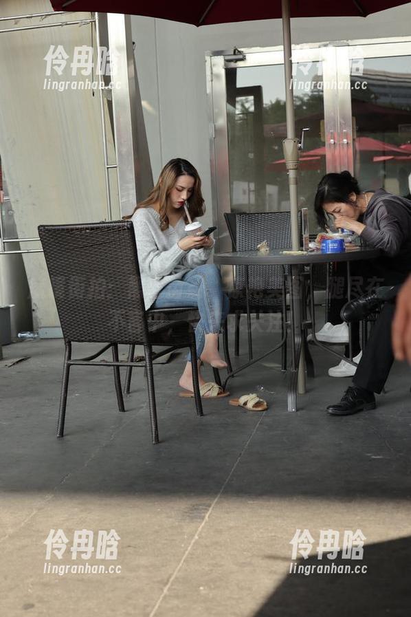 魔镜街拍 魔镜街拍:黑丝苗条,惊艳美图,腿尽在不言中,快来求关注!